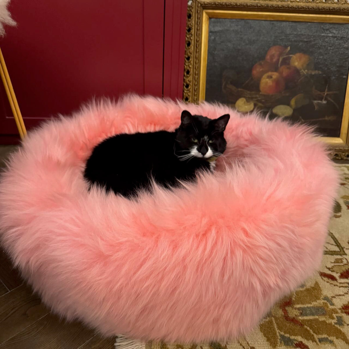 British Sheepskin Round Pet Bed