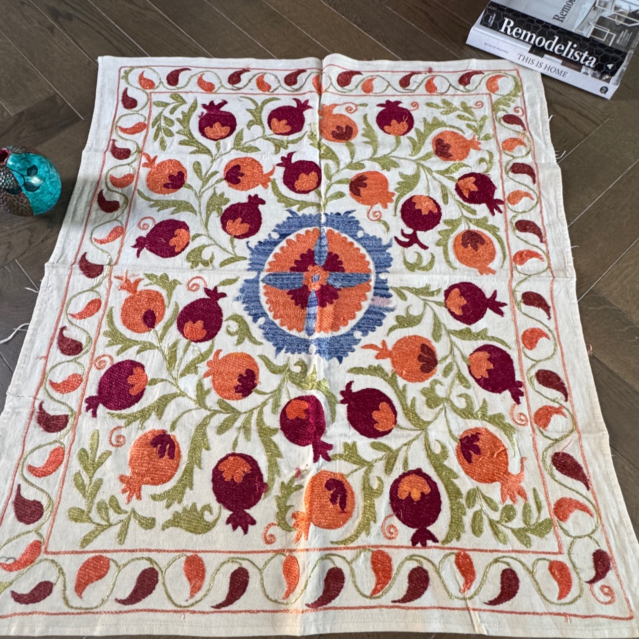 Ouzbeki Suzani Mur textile brodé à la main suspendu | Décoration intérieure | Coureur | 100 cm x 100 cm SUZ220518017