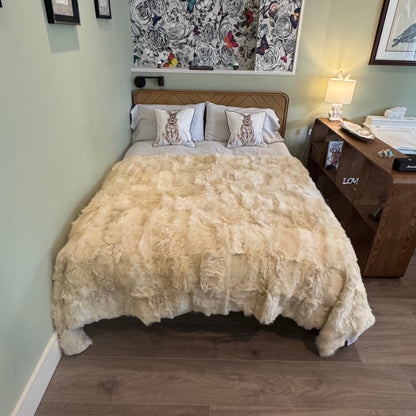 Clotted Cream Toscana Shearling Throw – 170x240cm | Biscuit Suede Back | Natural Sheepskin Blanket or Rug | Sustainable & Luxurious