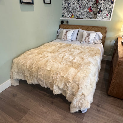 Clotted Cream Toscana Shearling Throw – 170x240cm | Biscuit Suede Back | Natural Sheepskin Blanket or Rug | Sustainable & Luxurious