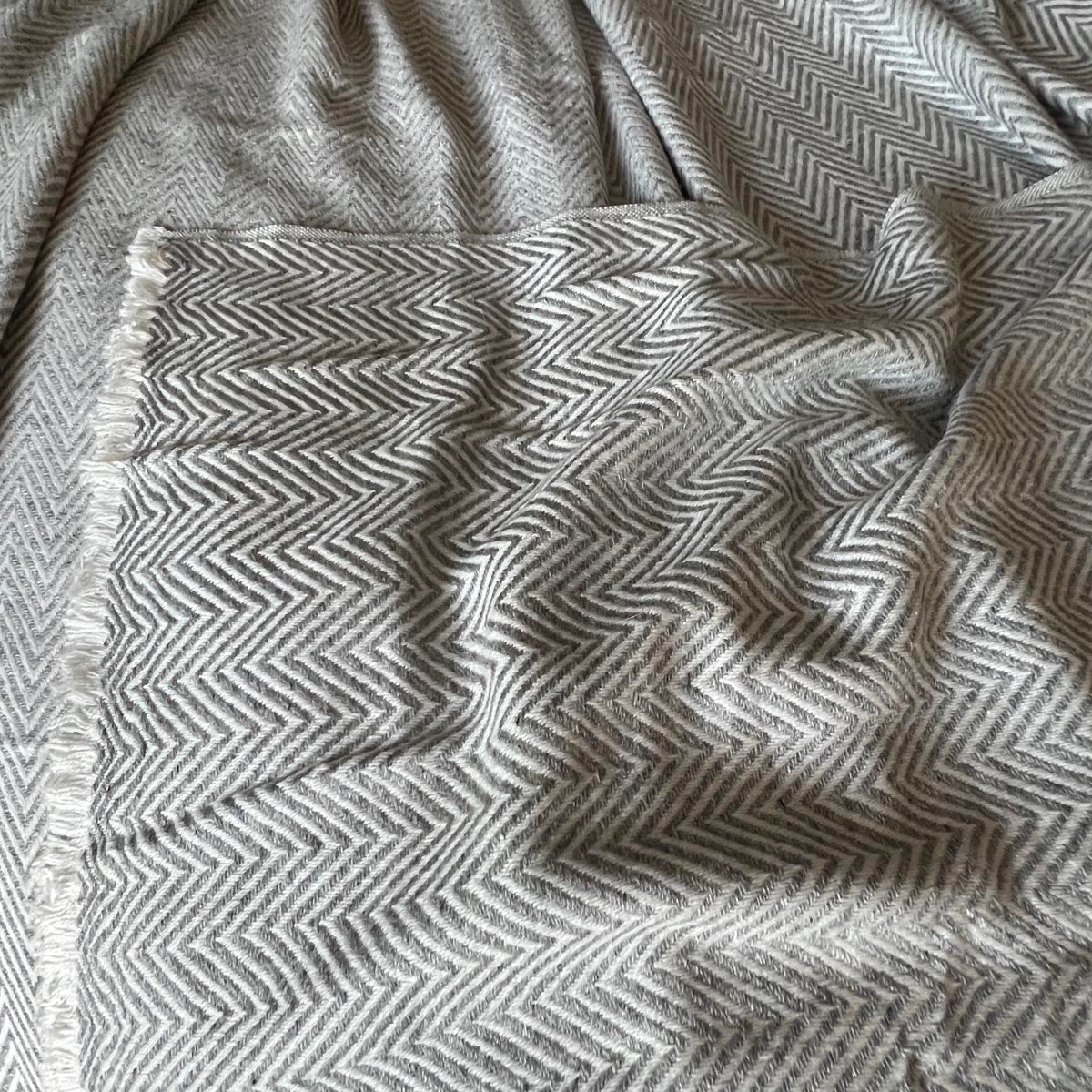 100% Cashmere Blanket | Silver Grey Chevron | XL 125cm x 250cm