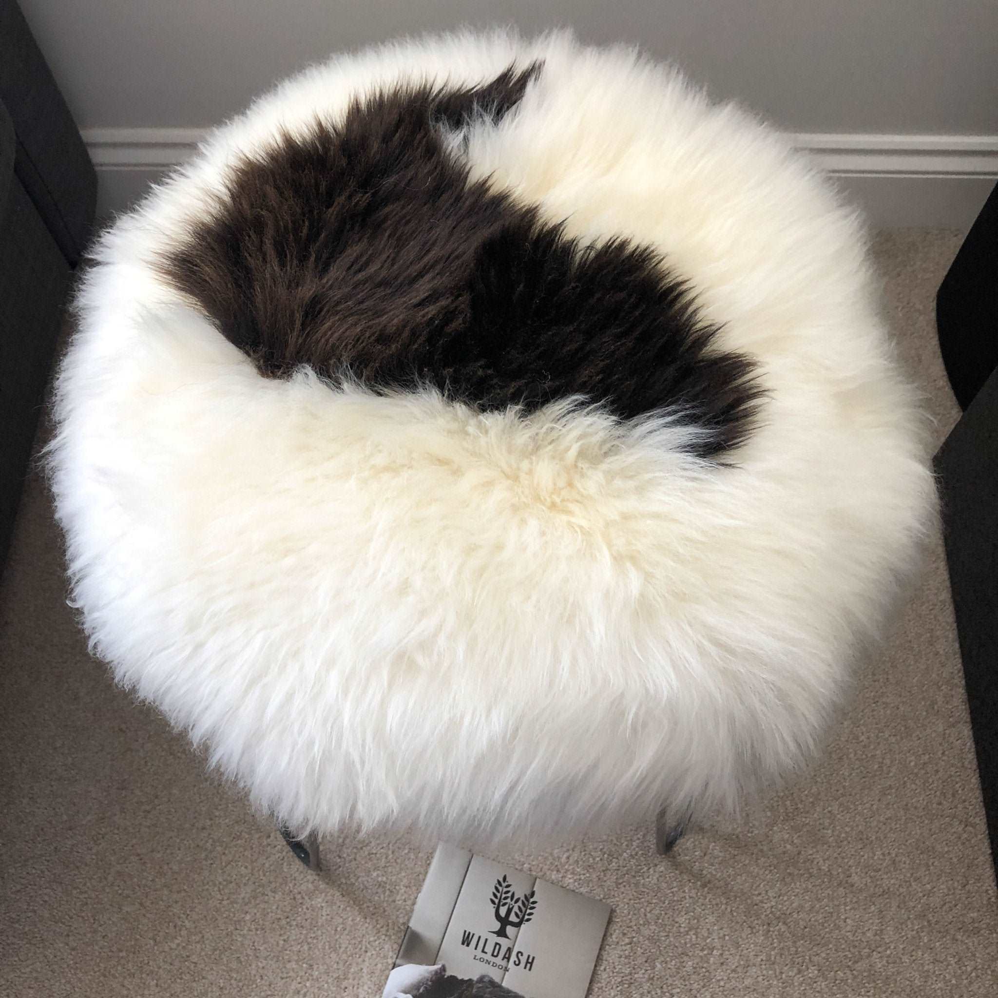 100% Genuine Real Sheepskin Seat Pad British Roundie 35cm White / Dark Browns - Wildash London