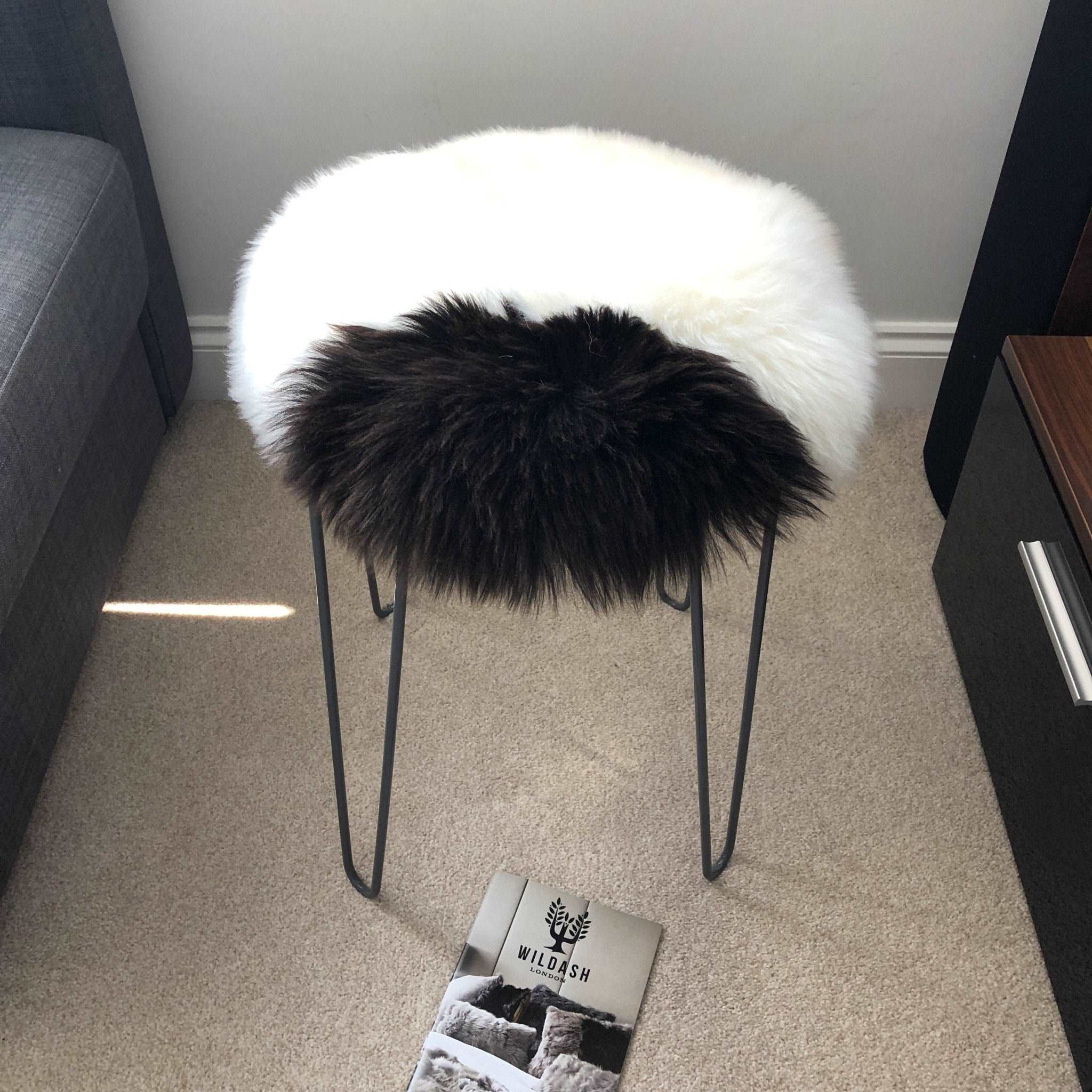 100% Genuine Real Sheepskin Seat Pad British Roundie 35cm White / Dark Browns - Wildash London