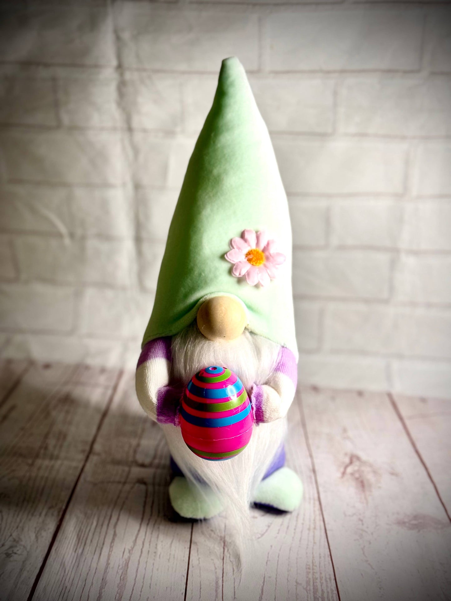 Gnome nordique d’œuf de Pâques fait à la main : vert