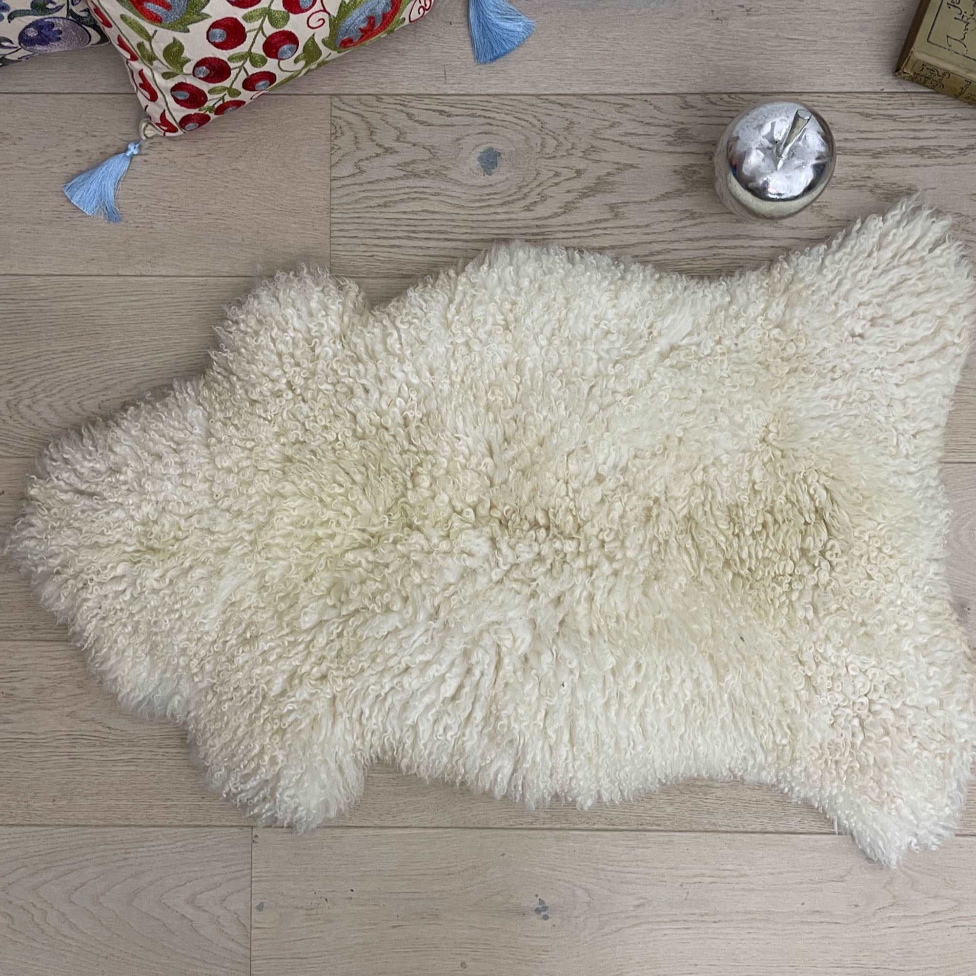 British Curly Sheepskin Ivory Cream White 100% Natural Sheep Skin Rug - Wildash London