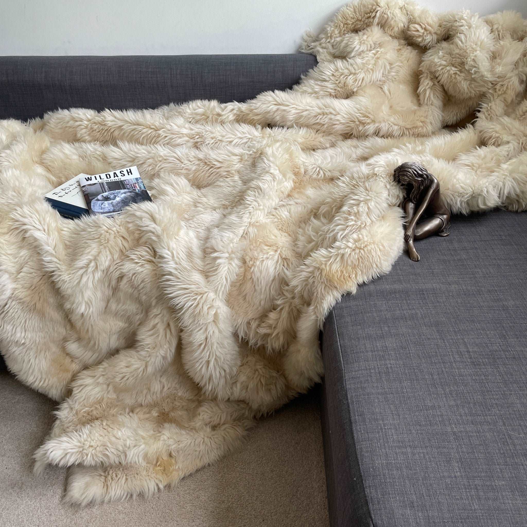 Shearling Champagne Rug Champagne Toscana Shearling Sheepskin Throw Ultra Luxe | Rug | Wildash ...