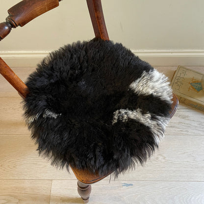 Icelandic Sheepskin Roundie Seat Cover Natural Black and White Undyed Shorn 35cm - Wildash London