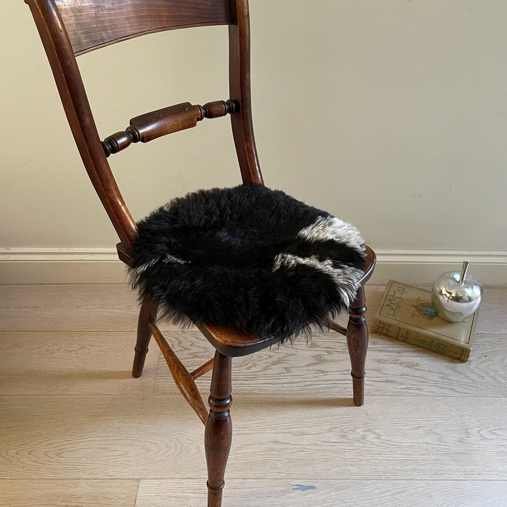 Icelandic Sheepskin Roundie Seat Cover Natural Black and White Undyed Shorn 35cm - Wildash London