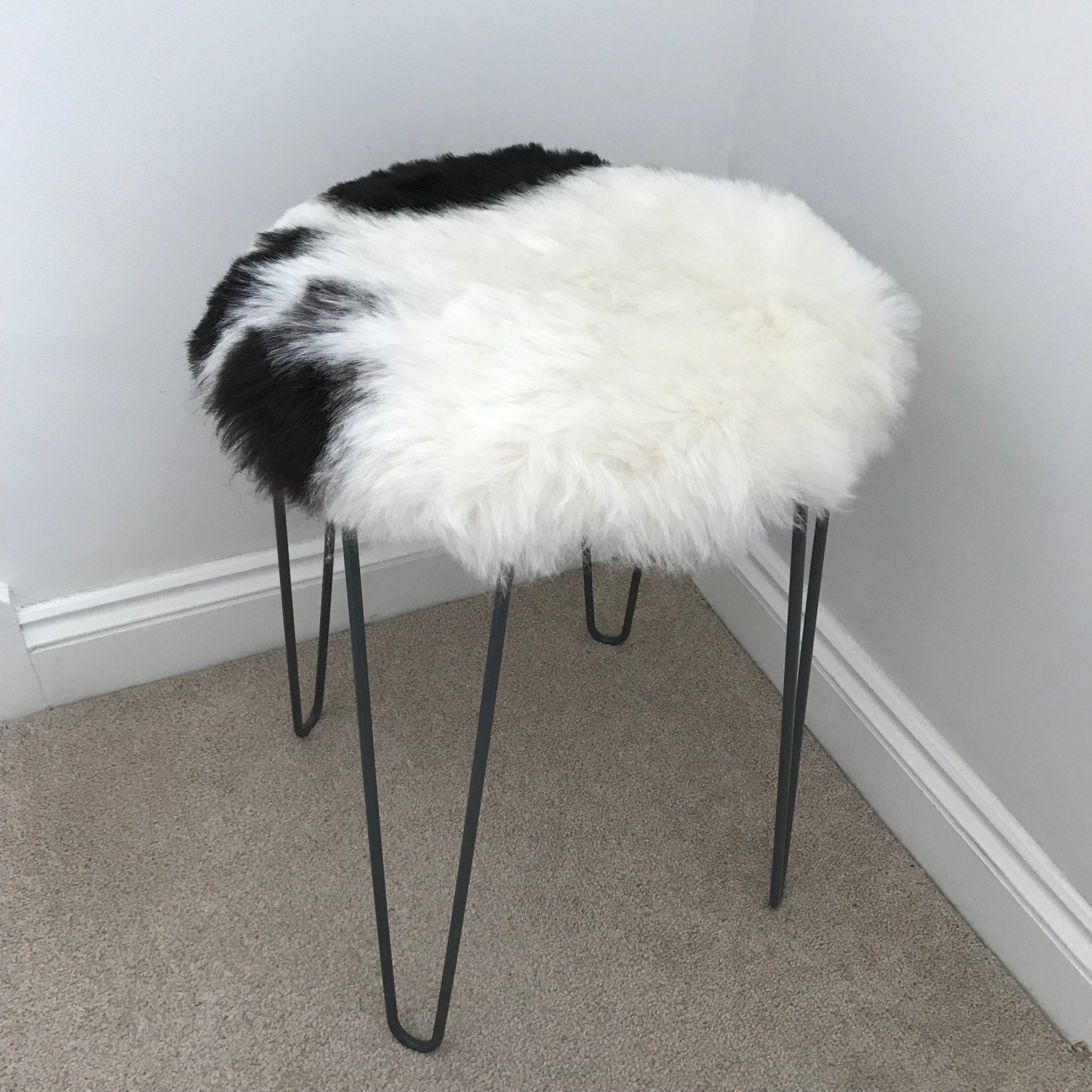 Icelandic Sheepskin Roundie Seat Cover White with Black Shorn 50mm - Wildash London