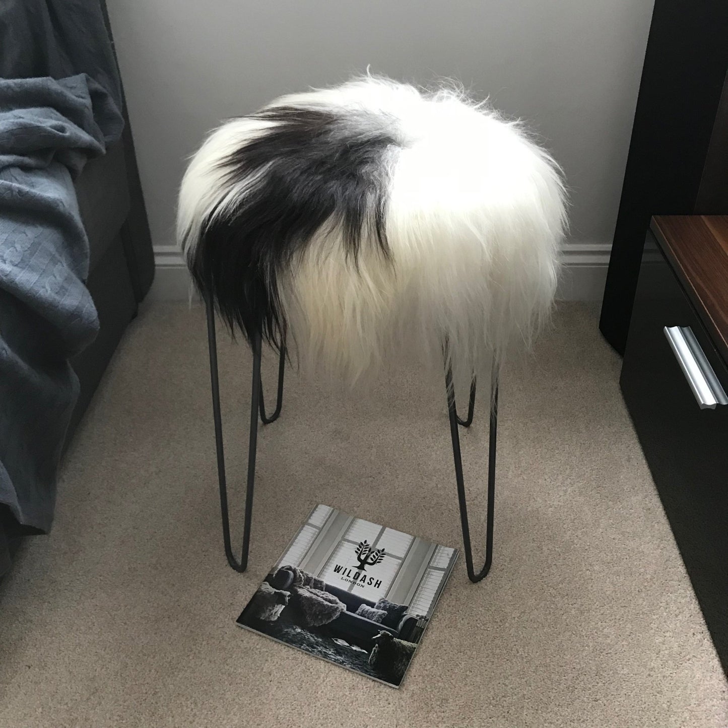 Icelandic Sheepskin Roundie Seat Pad Natural White & Black Longhair 35cm - Wildash London