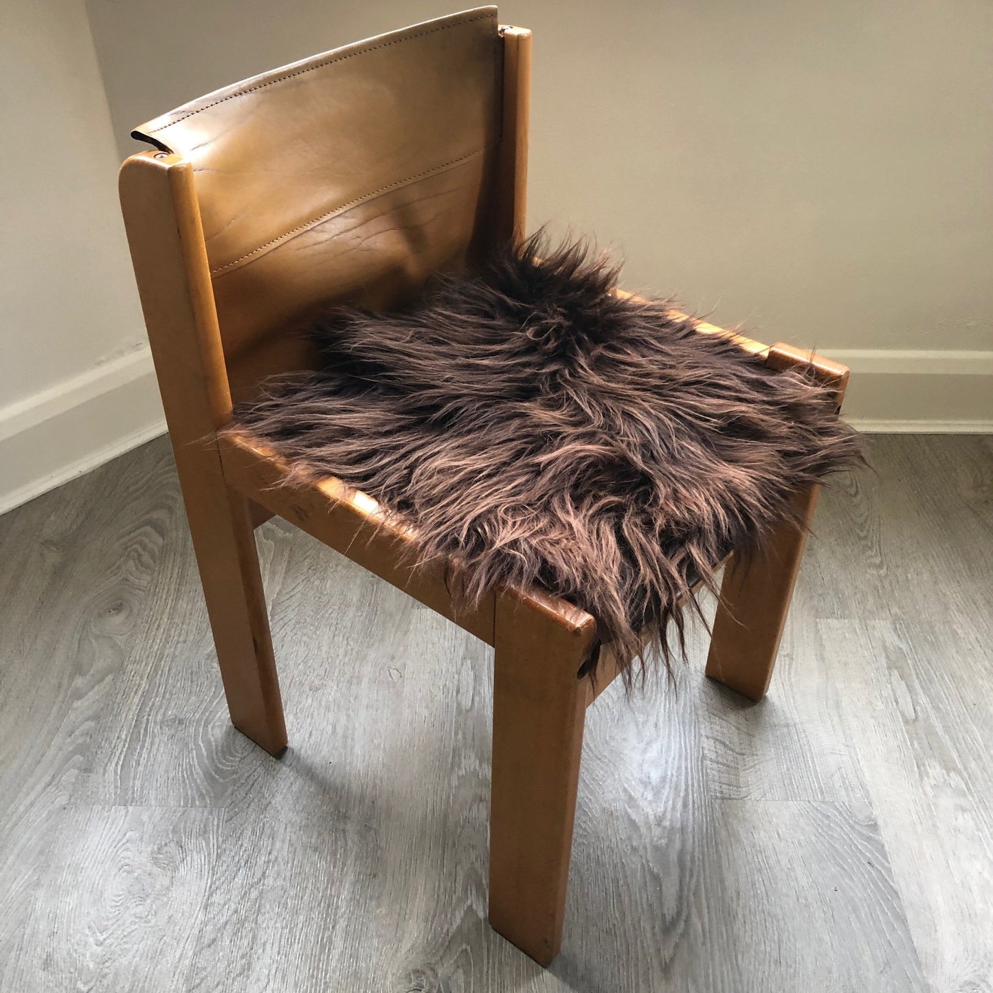 Icelandic Sheepskin Square Seat Cover 37cm Chestnut Brown - Wildash London