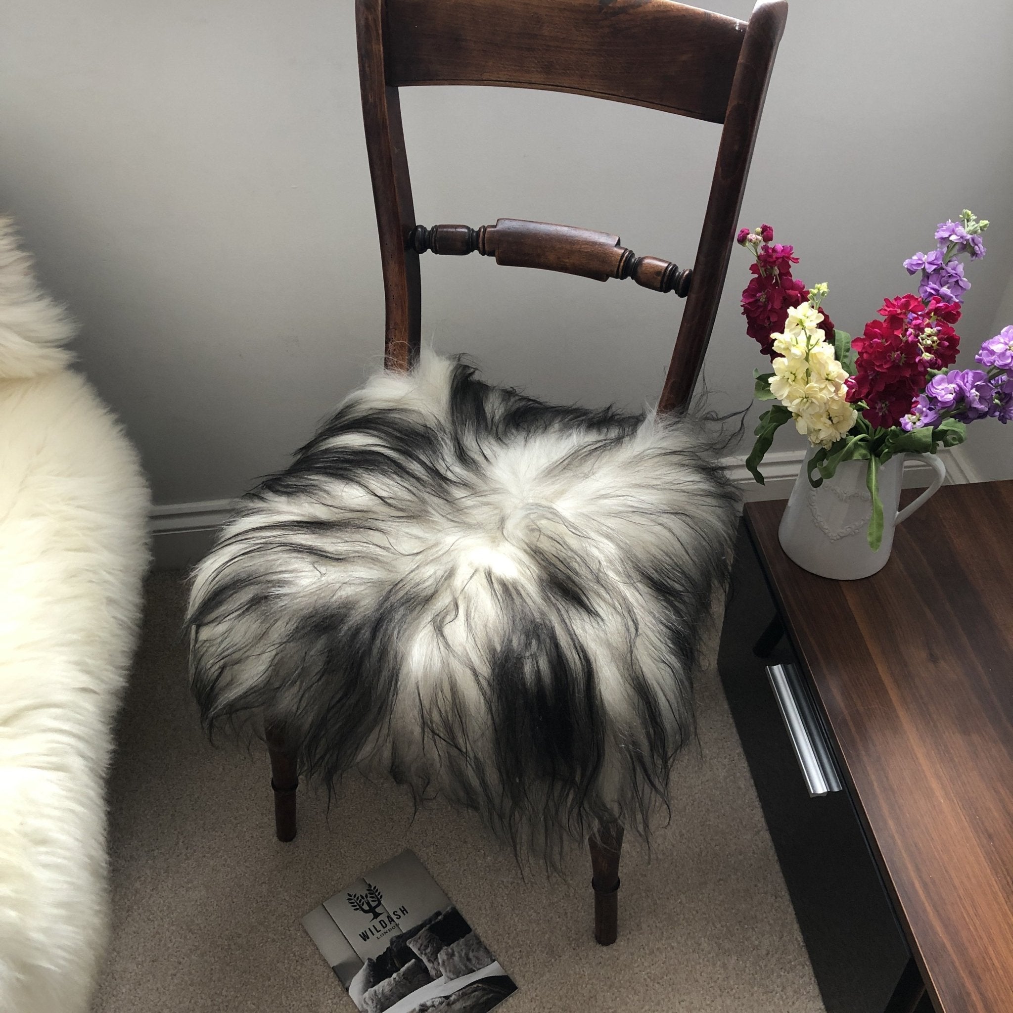 Icelandic Sheepskin Square Seat Cover 37cm ::: Timberwolf - Wildash London