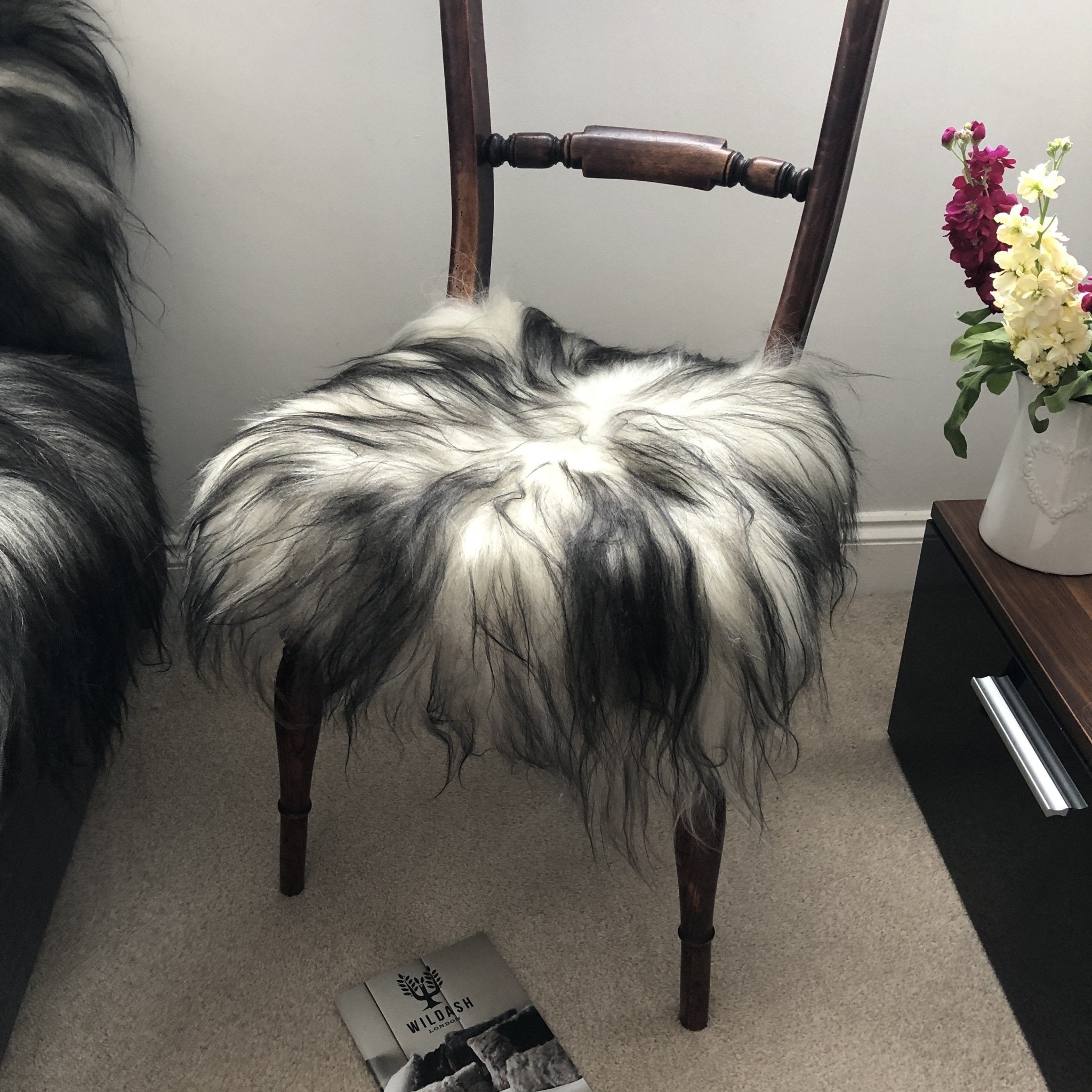 Icelandic Sheepskin Square Seat Cover 37cm ::: Timberwolf - Wildash London