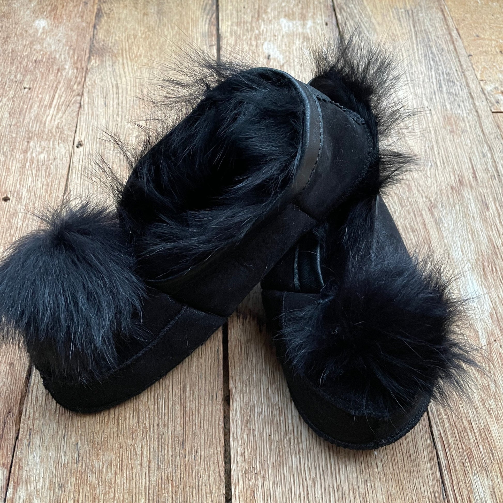 Tuscan Shearling Slippers - Black - Wildash London